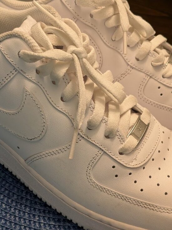 O1 NIKE AIR FORCE 1 Triple White Sneakers - Picture 11 of 11